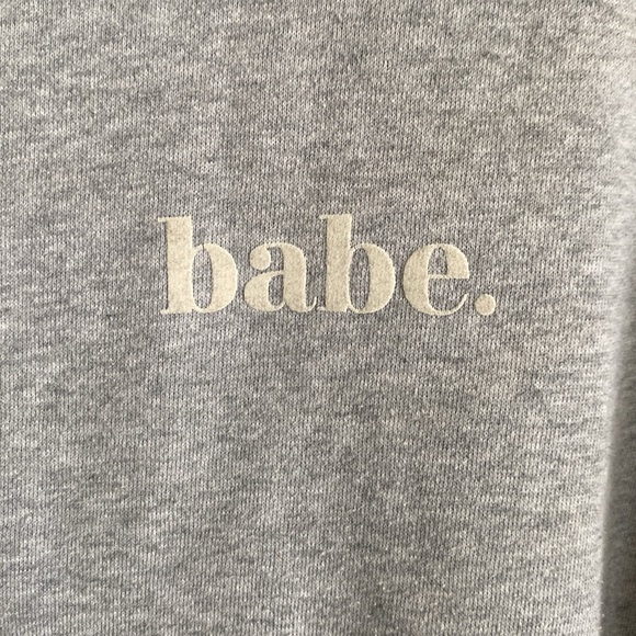 Aerie Gray Women’s Babe Sweatshirt size Medium with split sides - Picture 3 of 7